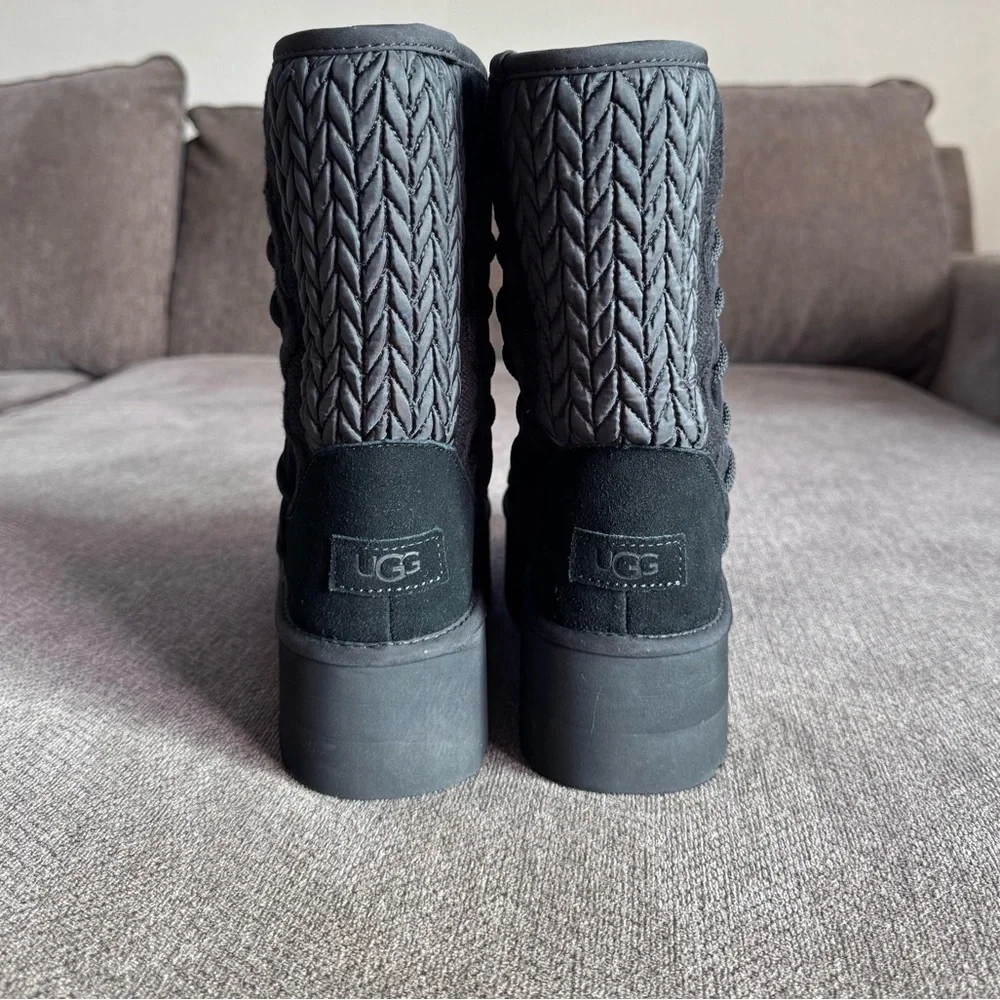 UGG Classic Short Villa Knit Platform Boot - Picture 11 of 15
